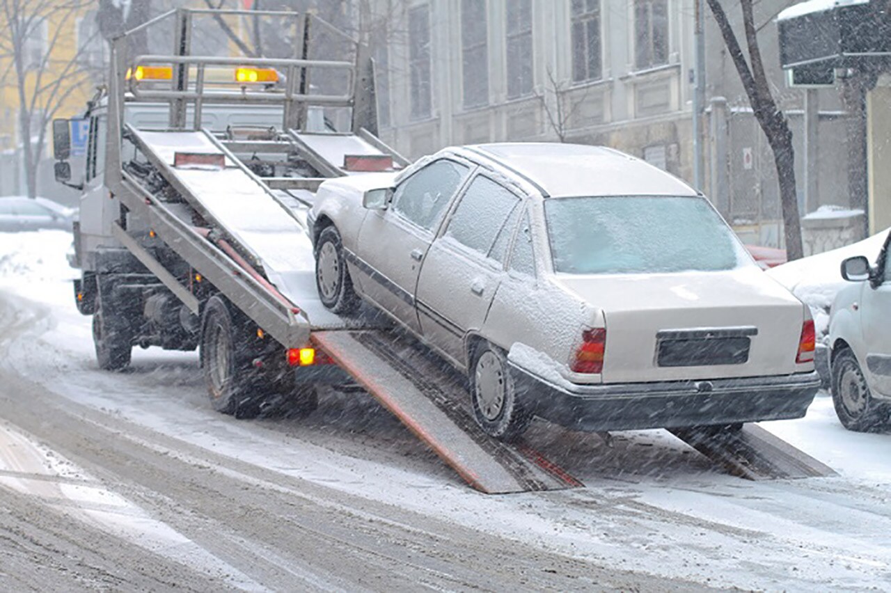 Car_Getting_Towed_In_the_Snow.jpg