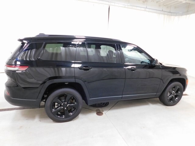 2025 Jeep Grand Cherokee Limited photo 2