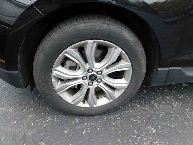 2023 Ford Edge Titanium photo 2