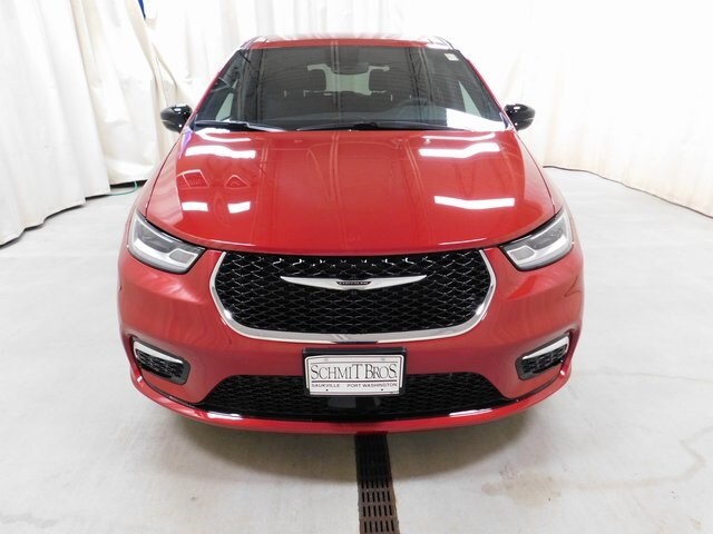 2025 Chrysler Pacifica photo 4