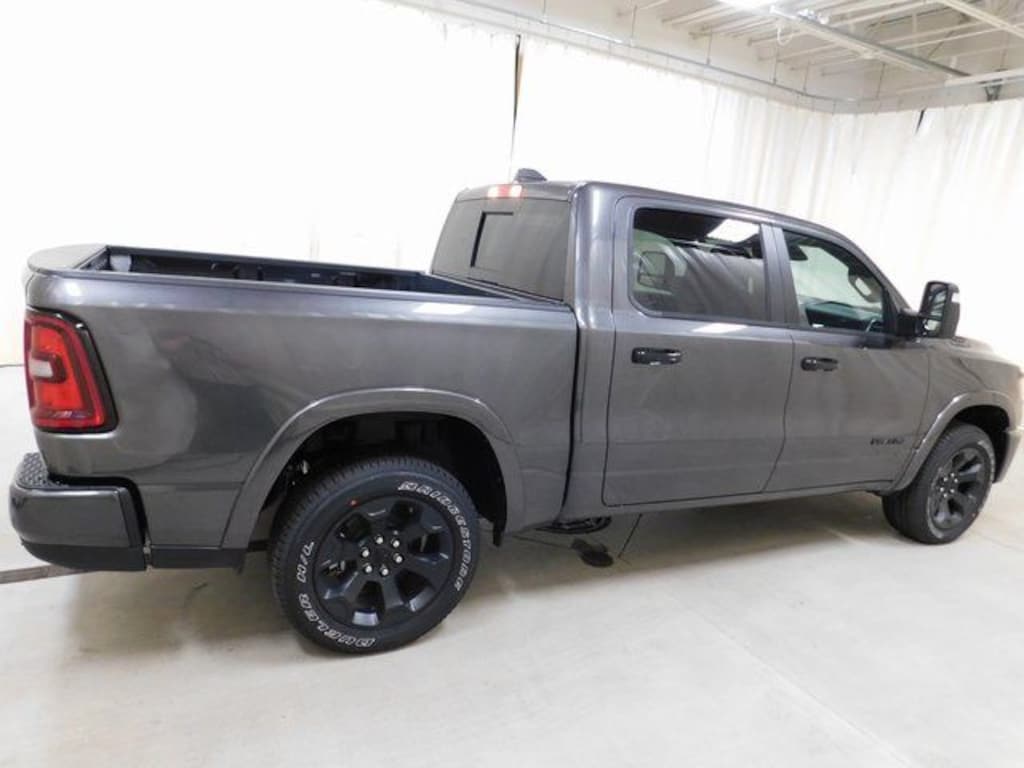 New 2025 Ram 1500 BIG HORN CREW CAB 4X4 5'7 BOX Pickup