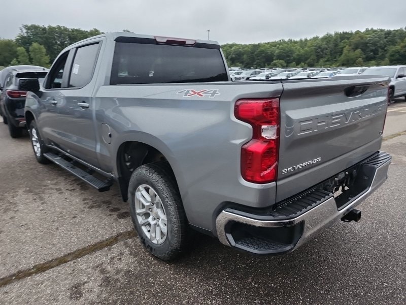2023 Chevrolet Silverado 1500 LT photo 2