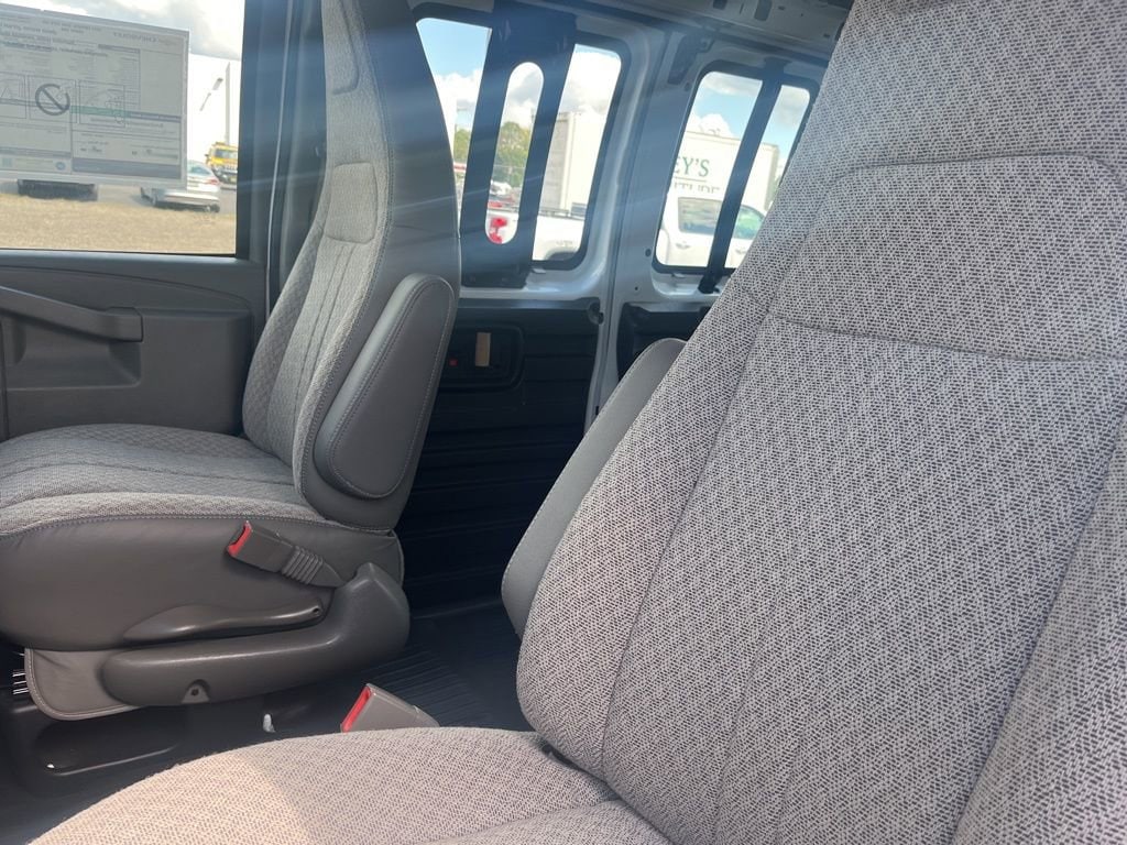 2025 Chevrolet Express Cargo Work Van - Photo 14