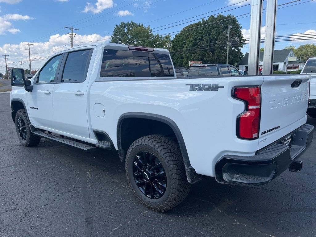 2025 Chevrolet Silverado 2500HD LT photo 2