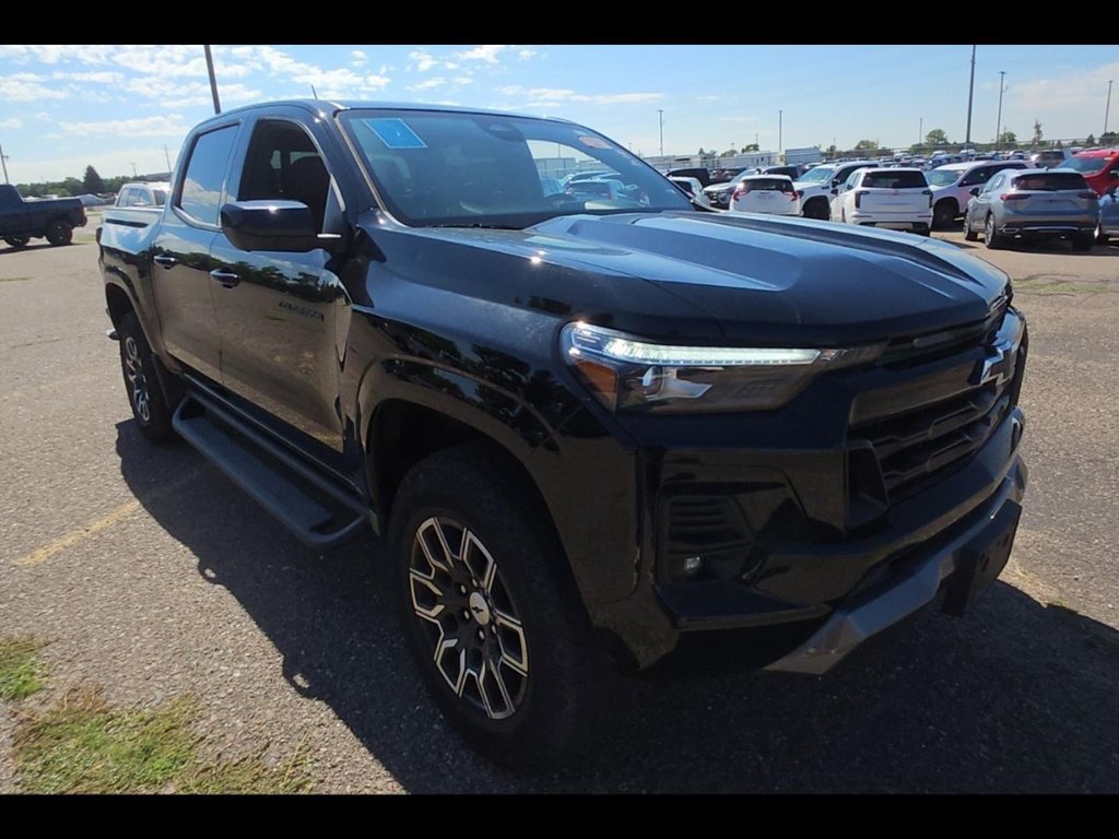 2023 Chevrolet Colorado Z71 photo 2