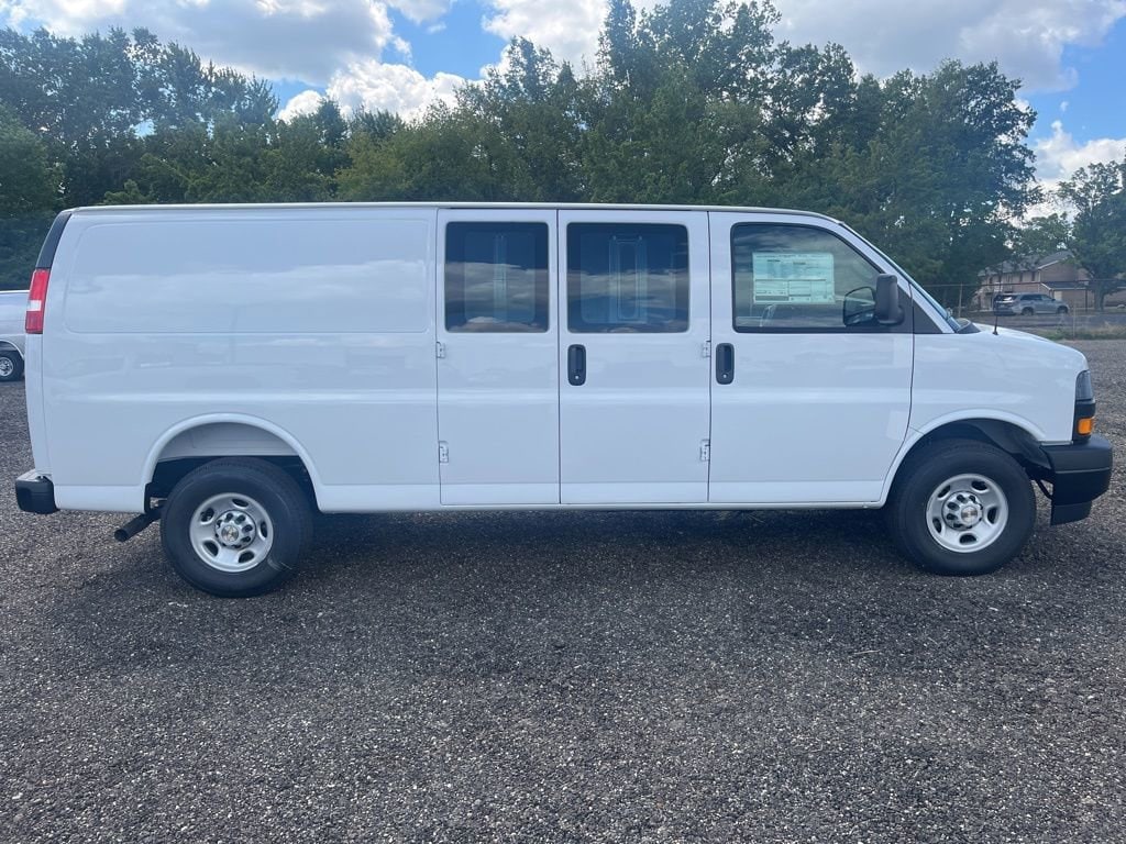 2025 Chevrolet Express Cargo Work Van - Photo 8