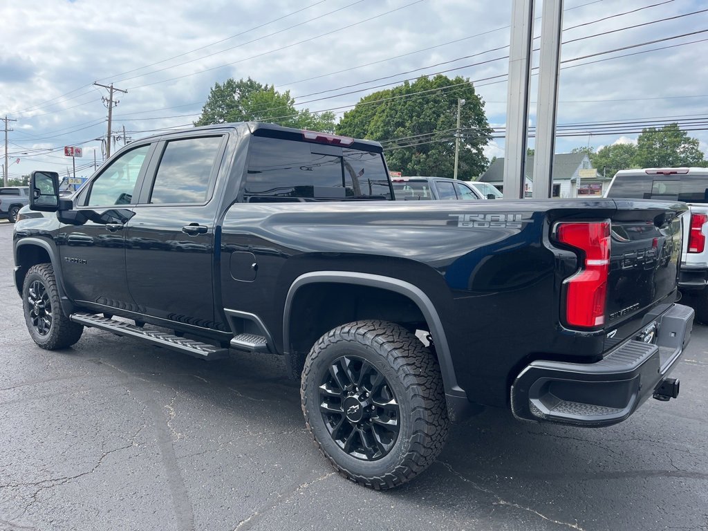 2025 Chevrolet Silverado 2500HD LT photo 3