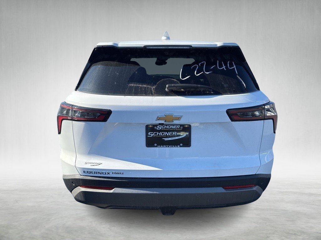 2025 Chevrolet Equinox LT photo 2