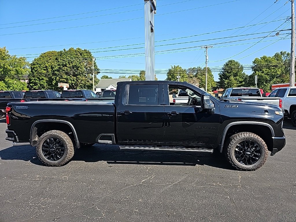 2025 Chevrolet Silverado 3500HD LTZ photo 2