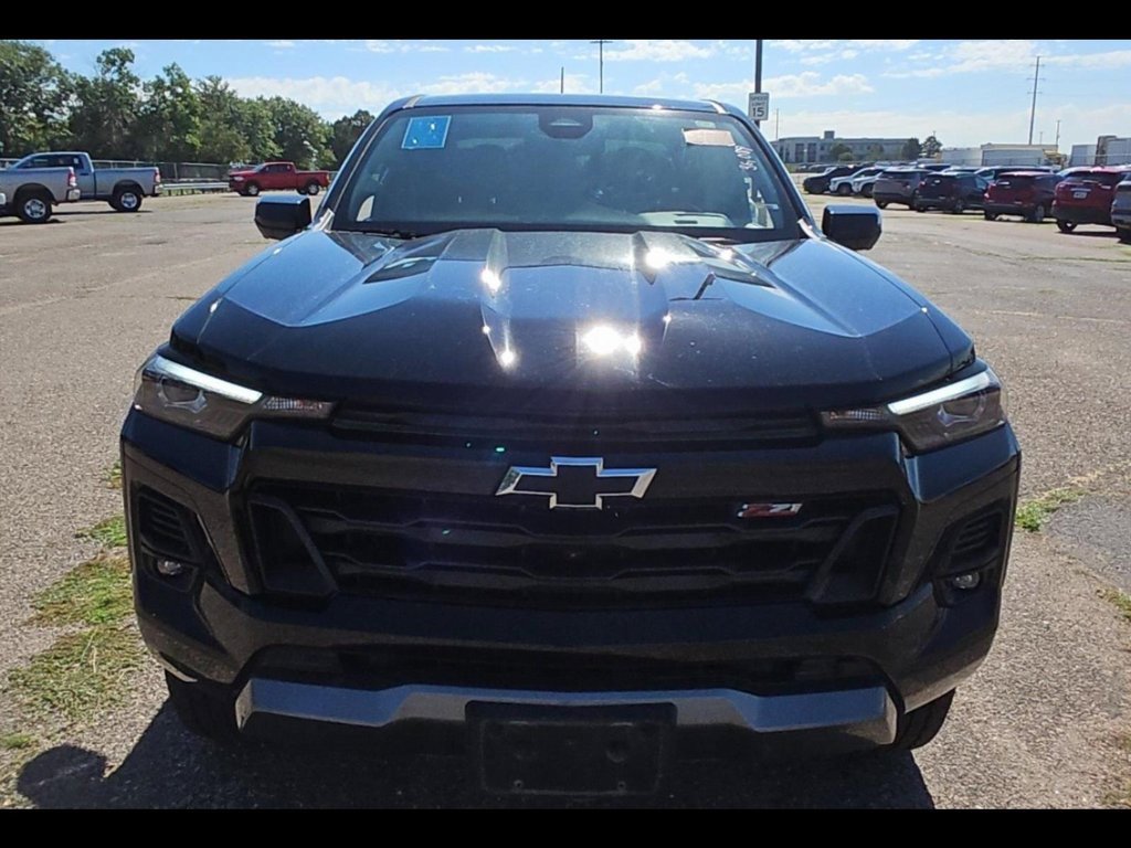 2023 Chevrolet Colorado Z71 photo 3