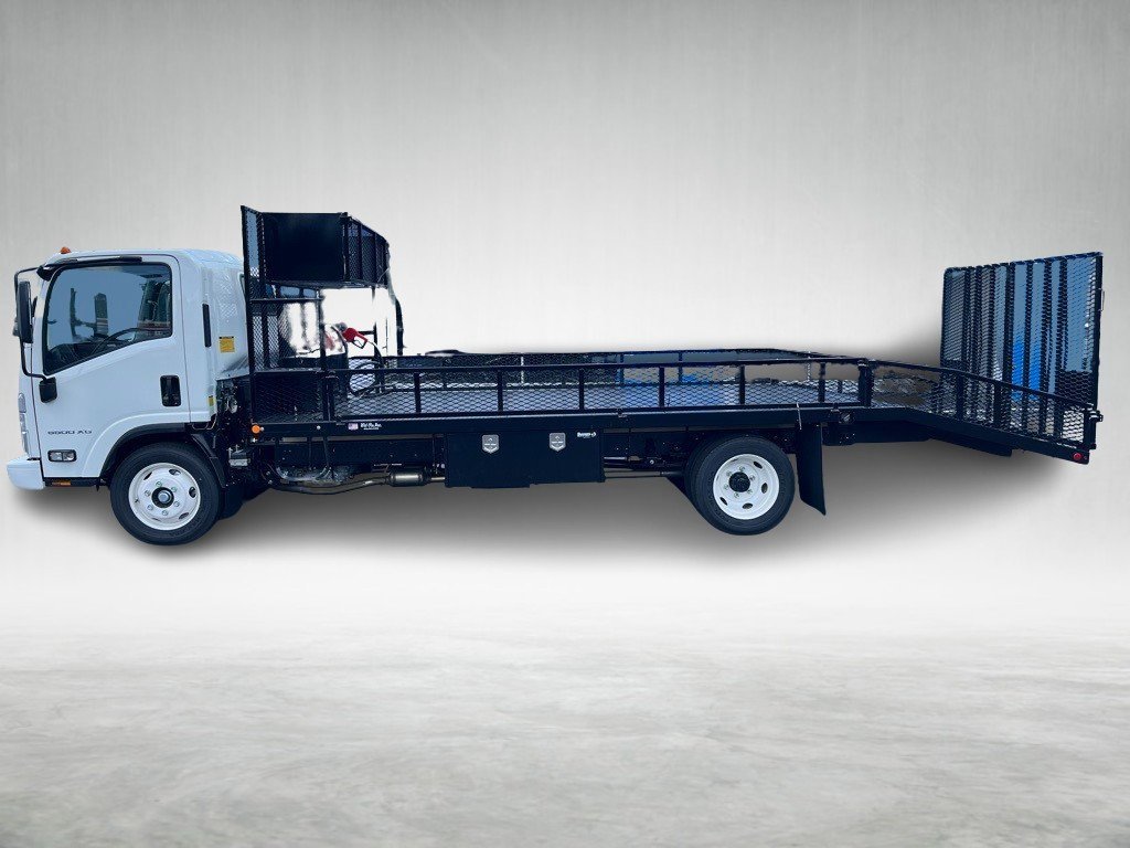 2024 Chevrolet Silverado photo 3