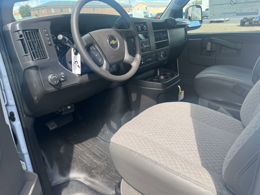 2025 Chevrolet Express Cargo Work Van - Photo 13