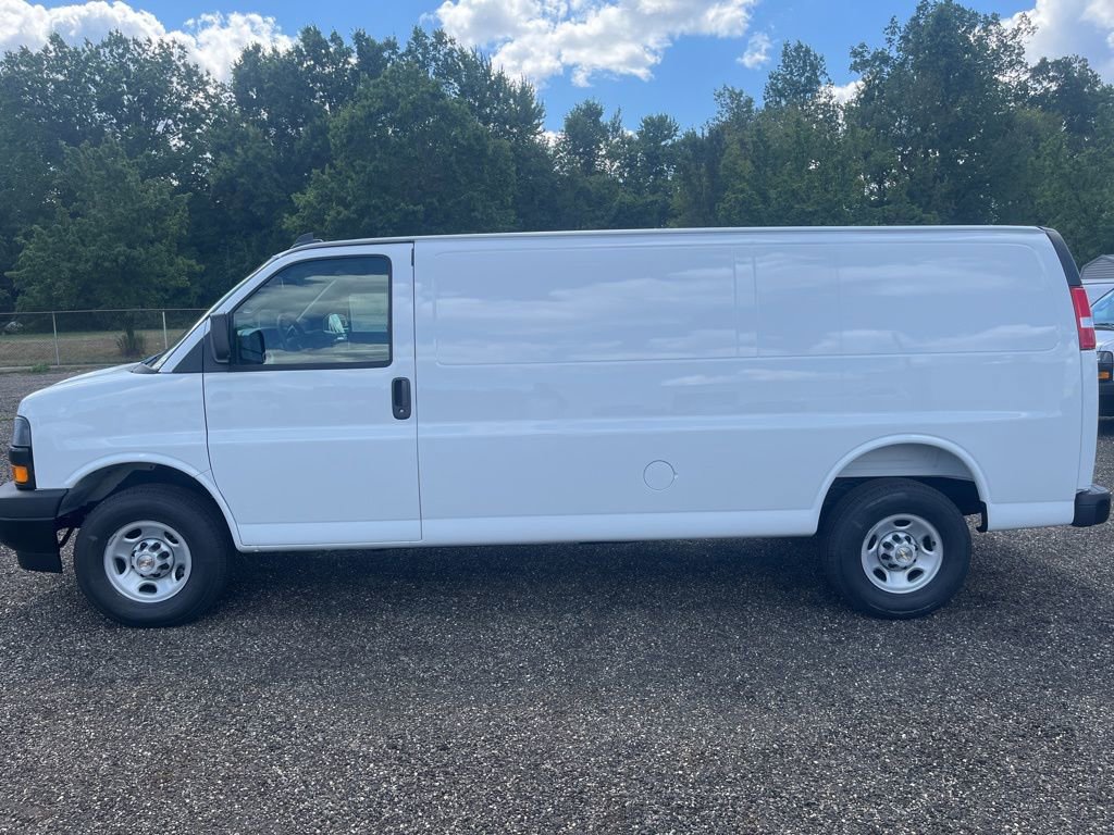 2025 Chevrolet Express Cargo Work Van - Photo 2