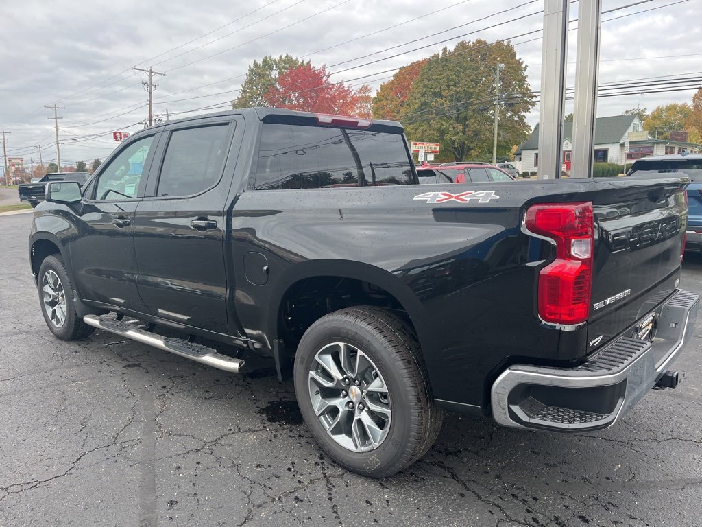 2026 Chevrolet Silverado 1500 LT photo 2