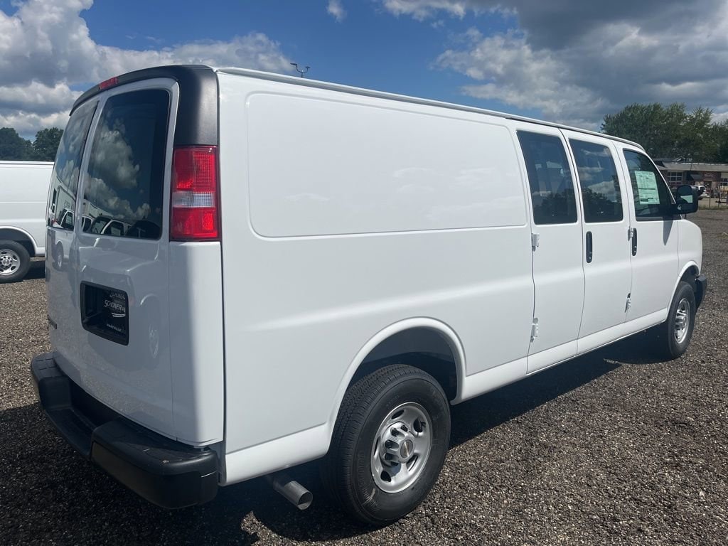 2025 Chevrolet Express Cargo Work Van - Photo 7