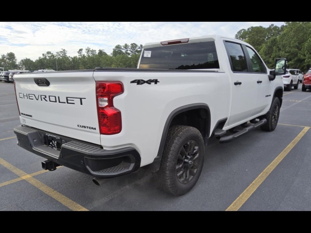 2025 Chevrolet Silverado 2500HD Custom photo 3
