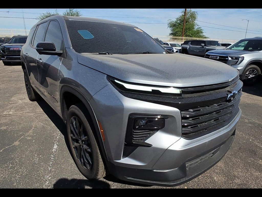 2025 Chevrolet Traverse photo 3