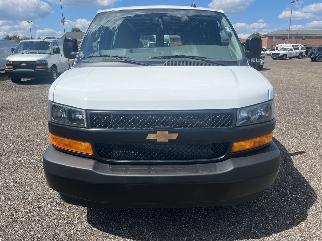 2025 Chevrolet Express Cargo Work Van - Photo 10