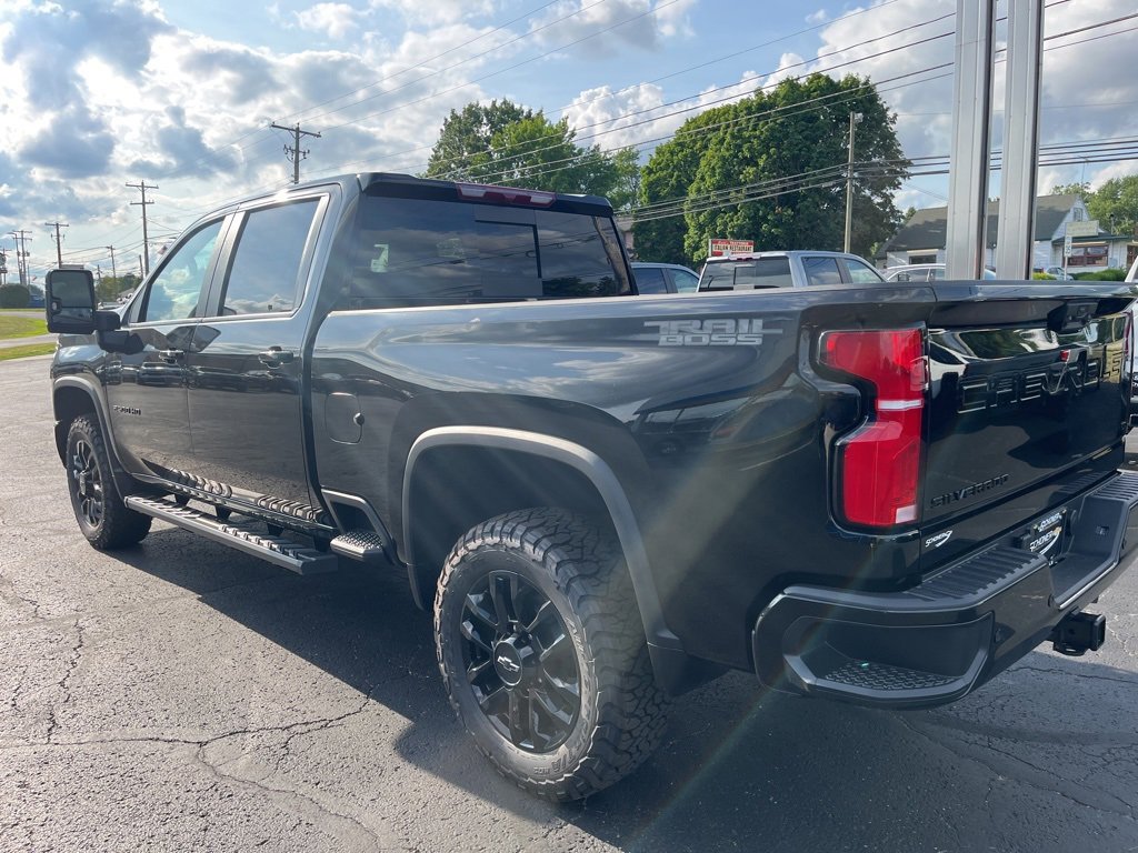 2025 Chevrolet Silverado 2500HD LT photo 3