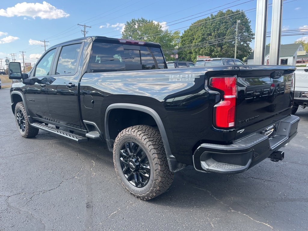 2025 Chevrolet Silverado 2500HD LT photo 3