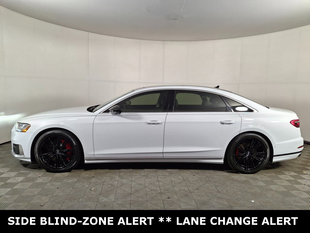 2020 Audi S8 Quattro photo 2