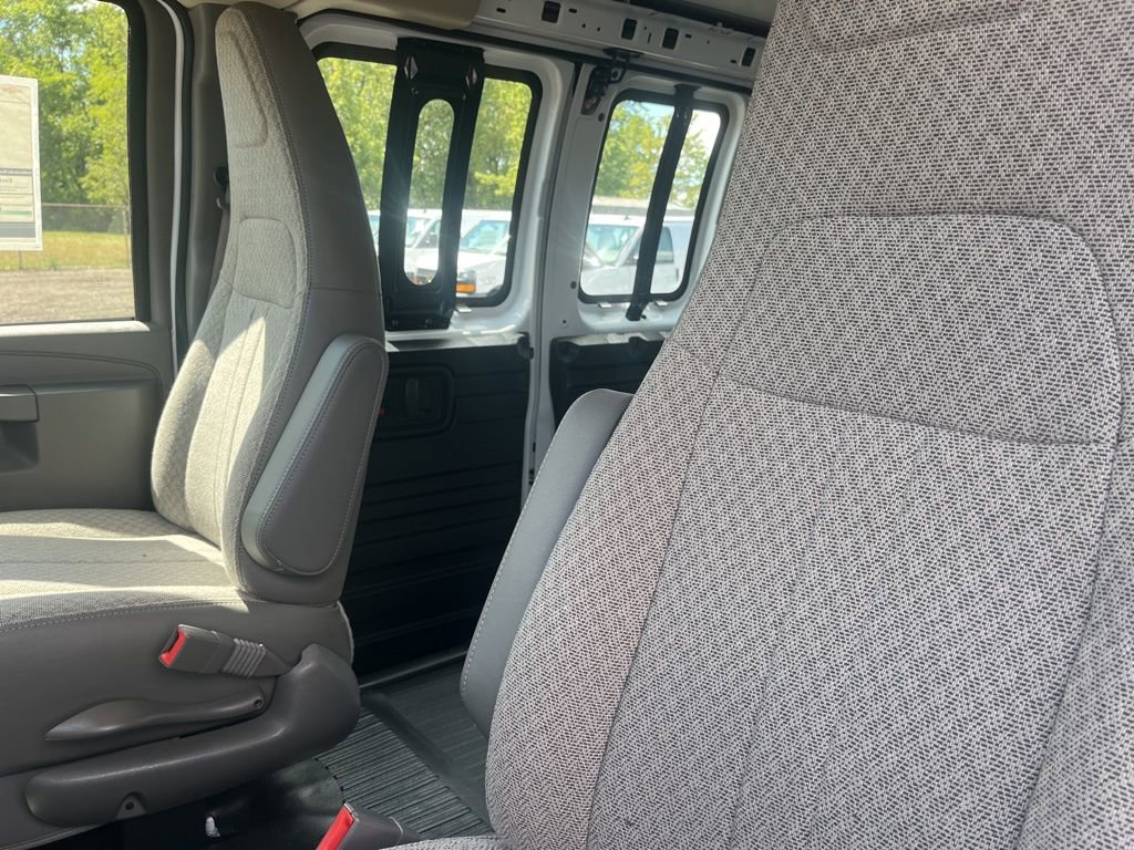 2025 Chevrolet Express Cargo Work Van - Photo 16