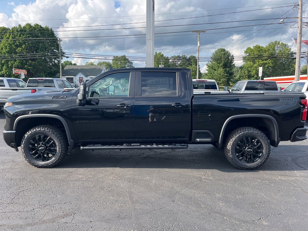 2025 Chevrolet Silverado 2500HD LT photo 2