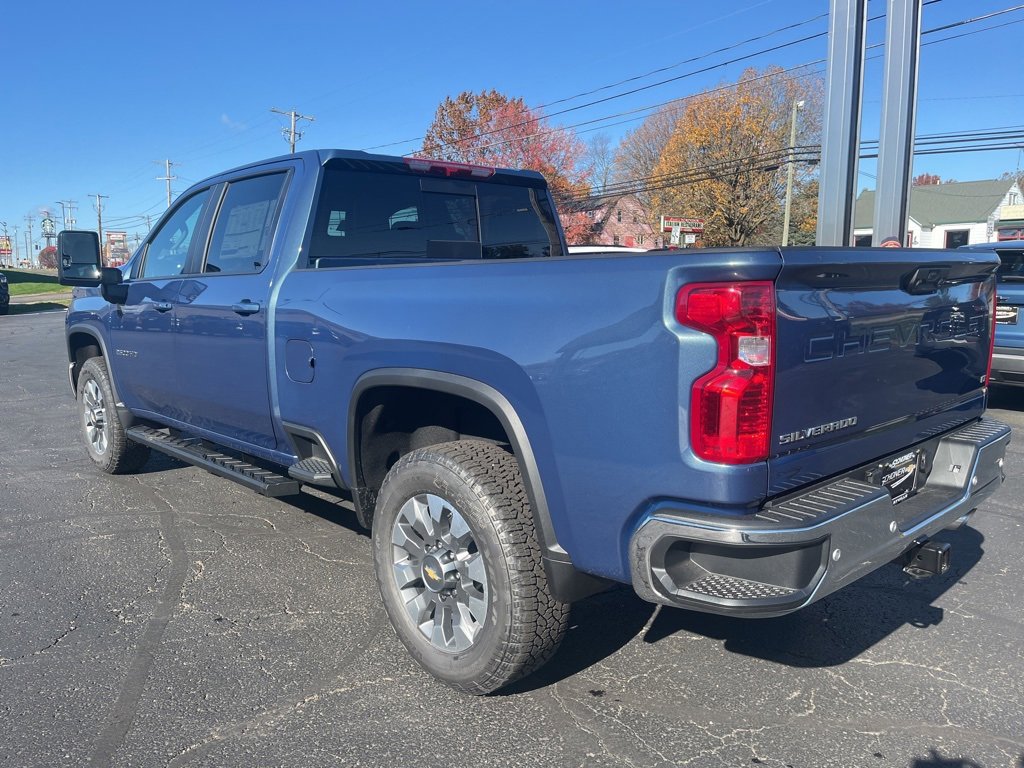 2026 Chevrolet Silverado 2500HD LT photo 2