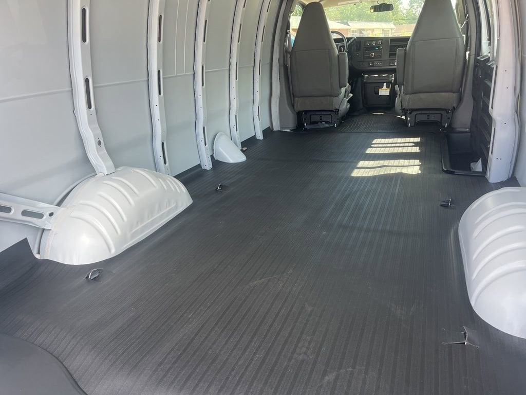 2025 Chevrolet Express Cargo Work Van - Photo 6