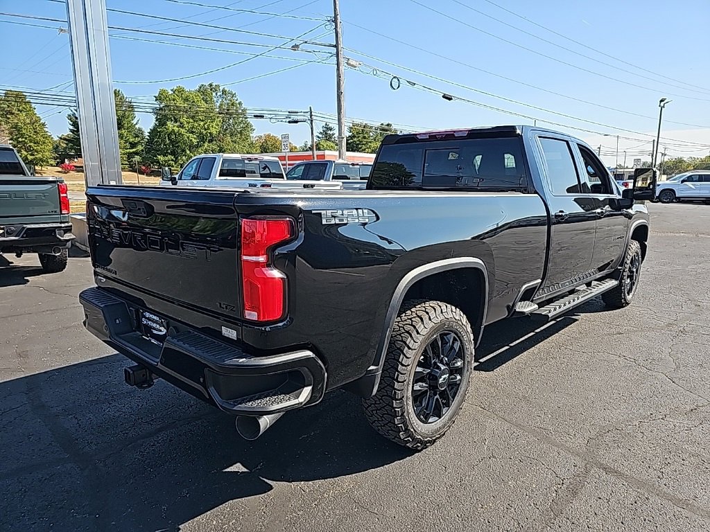 2025 Chevrolet Silverado 3500HD LTZ photo 3