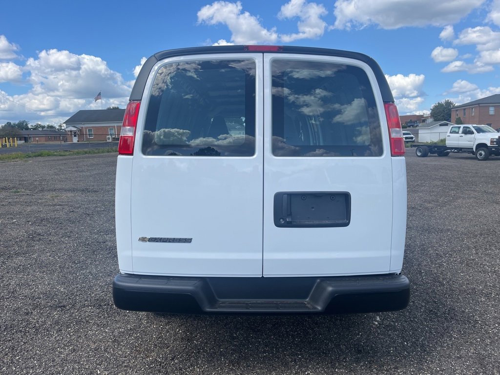 2025 Chevrolet Express Cargo 3500 Van photo 4