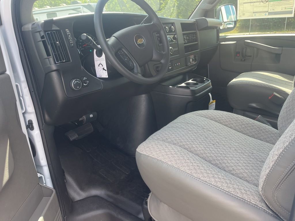2025 Chevrolet Express Cargo Work Van - Photo 15