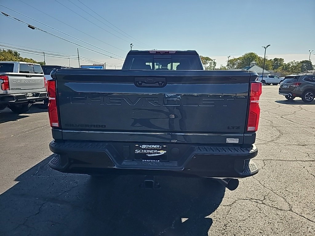 2025 Chevrolet Silverado 3500HD LTZ photo 4
