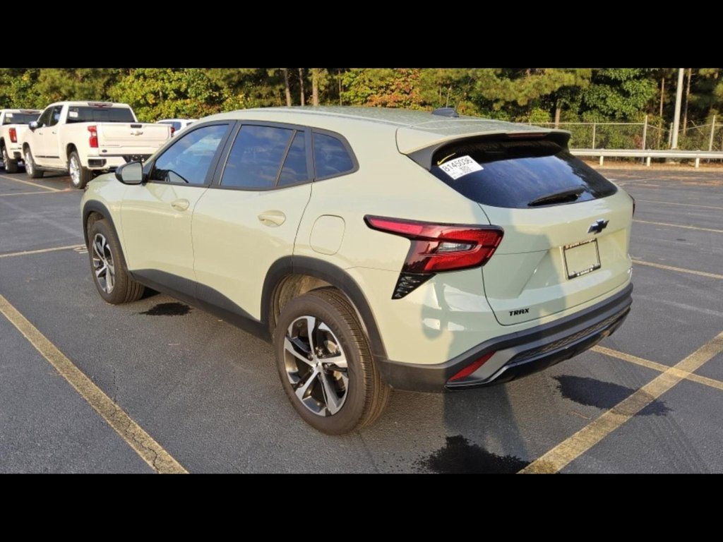 2024 Chevrolet Trax photo 2