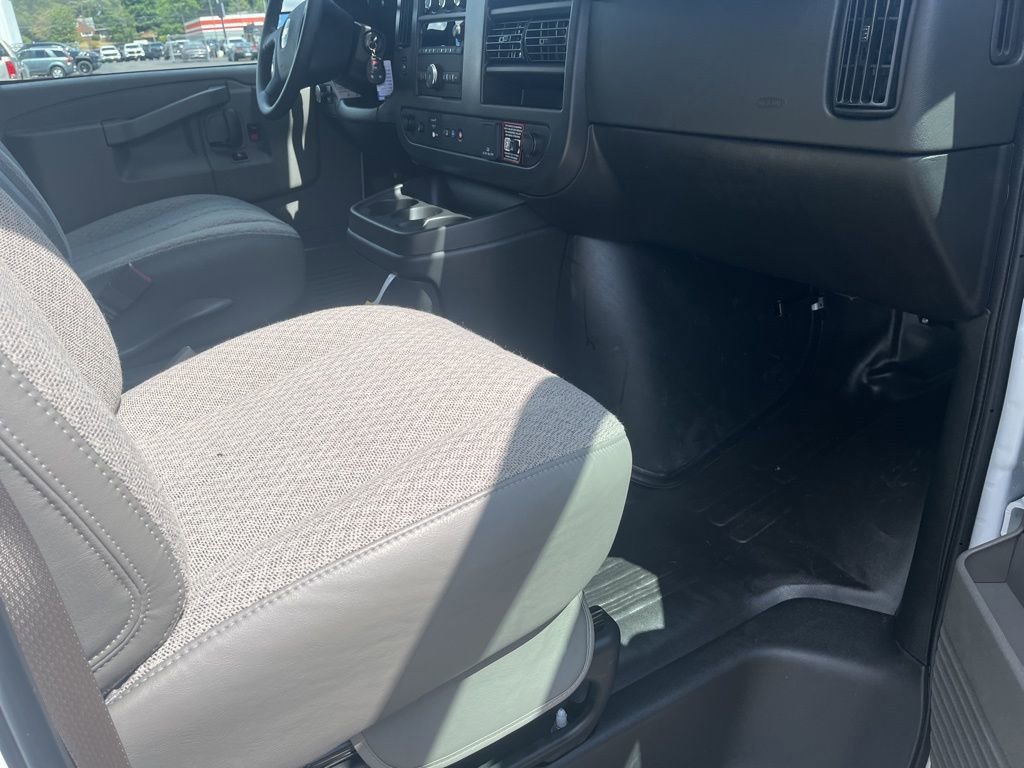 2025 Chevrolet Express Cargo Work Van - Photo 13