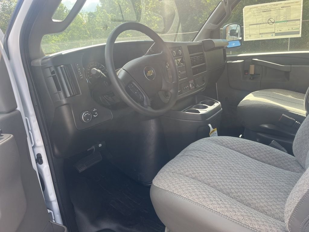 2025 Chevrolet Express Cargo Work Van - Photo 15