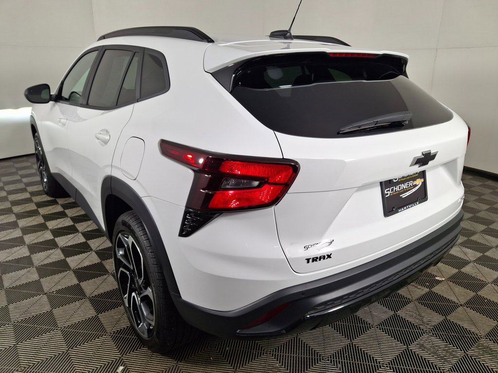 2025 Chevrolet Trax photo 3