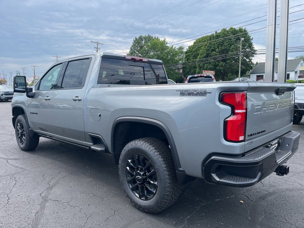 2025 Chevrolet Silverado 2500HD LTZ photo 3
