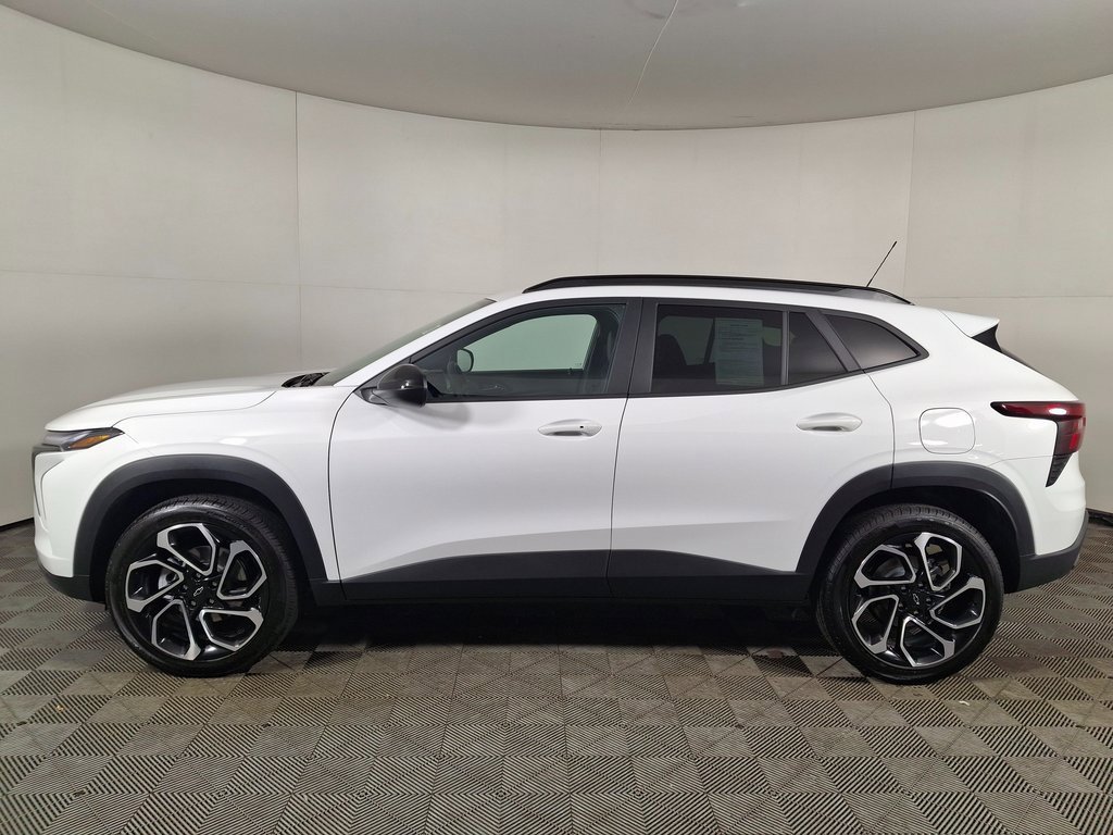 2025 Chevrolet Trax photo 2