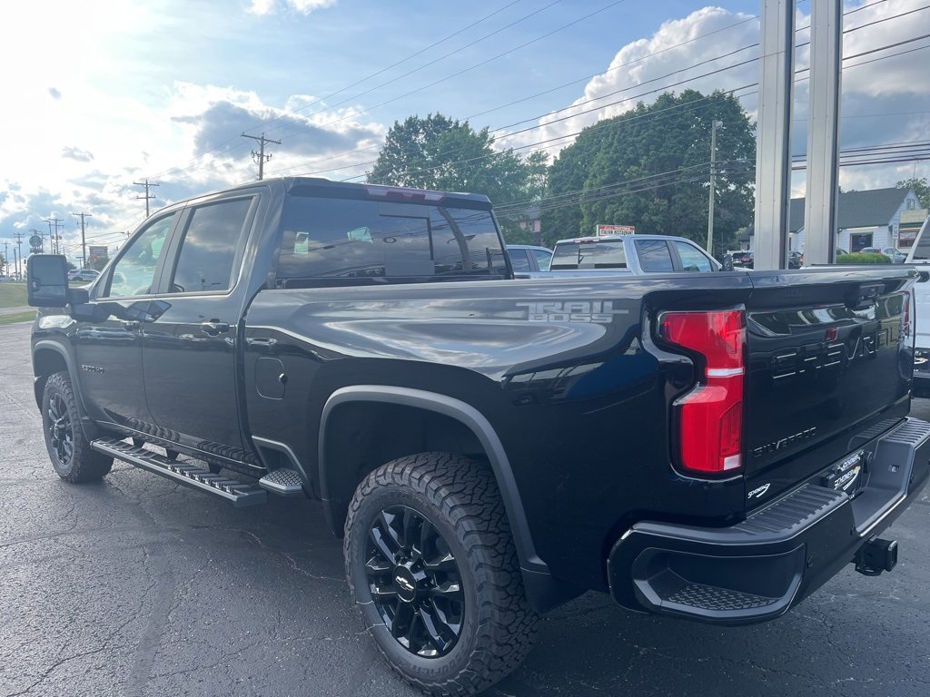 2025 Chevrolet Silverado 2500HD LT photo 2