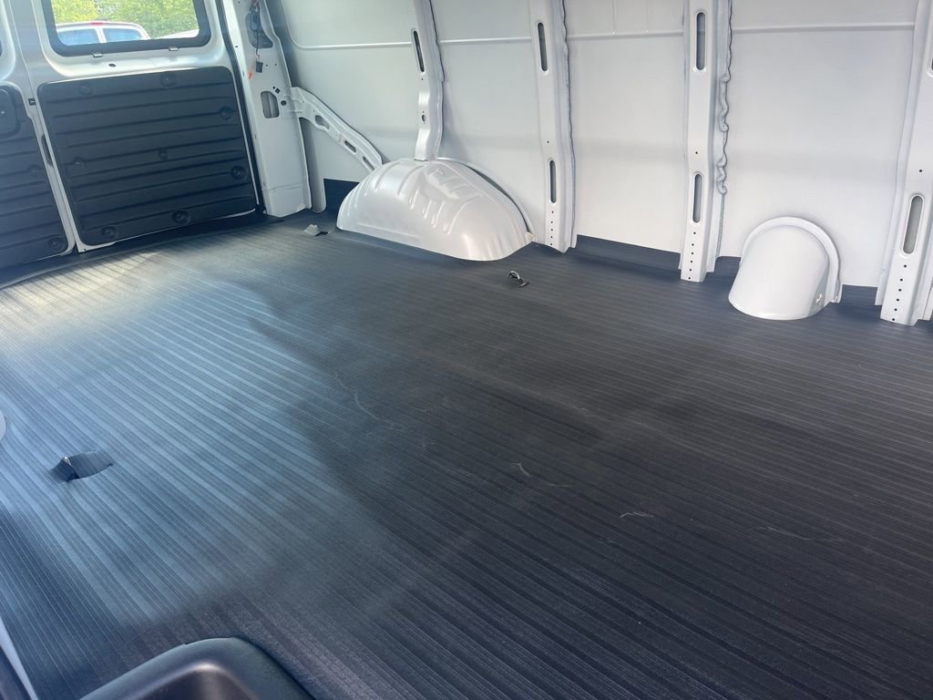 2025 Chevrolet Express Cargo Work Van - Photo 10