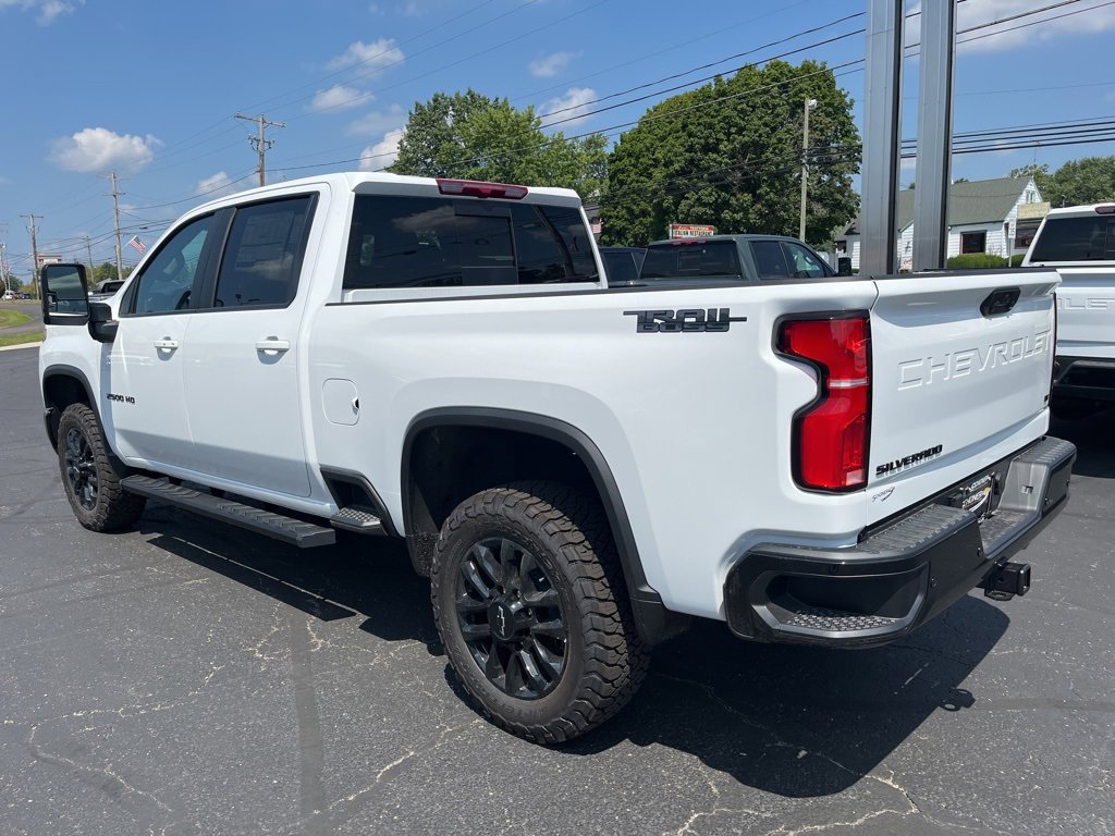 2025 Chevrolet Silverado 2500HD LT photo 3