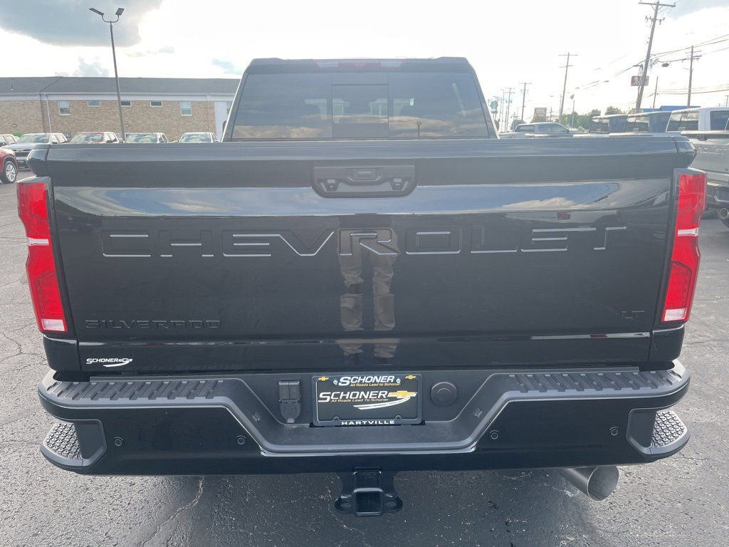 2025 Chevrolet Silverado 2500HD LT photo 3