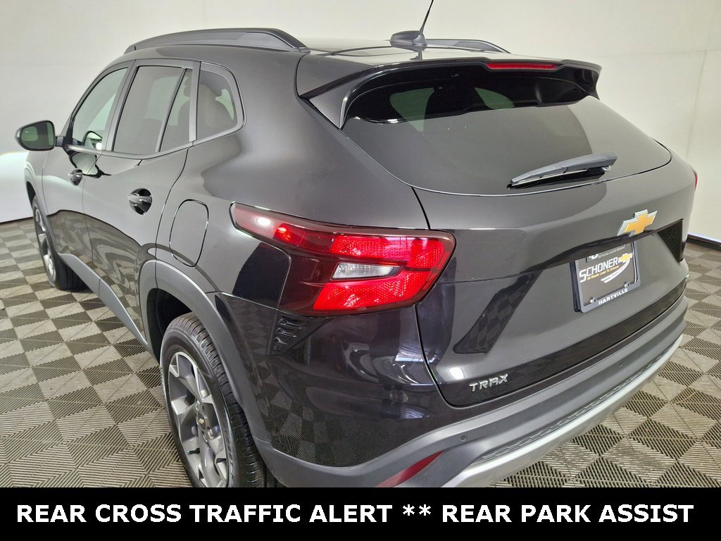 2025 Chevrolet Trax LT photo 2