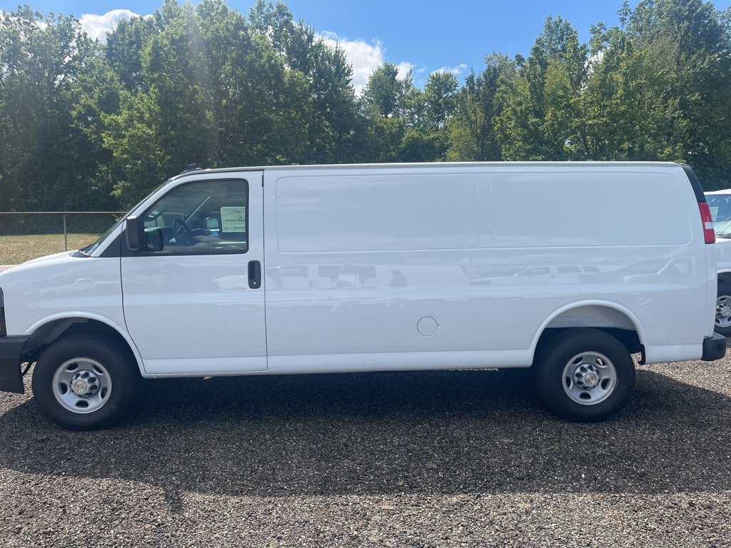 2025 Chevrolet Express Cargo 3500 Van photo 2