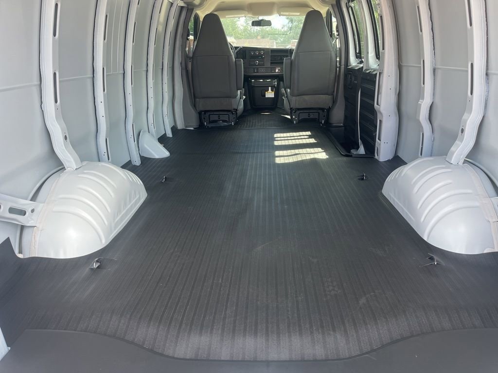 2025 Chevrolet Express Cargo Work Van - Photo 5