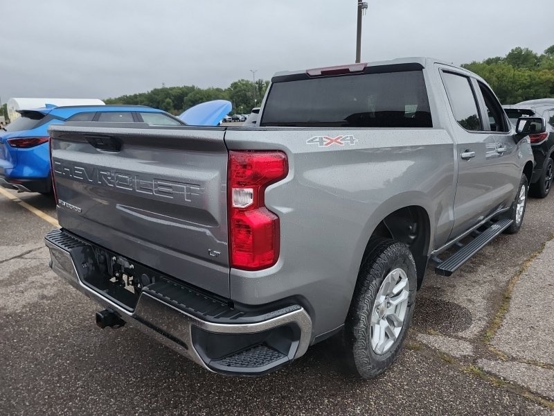 2023 Chevrolet Silverado 1500 LT photo 3