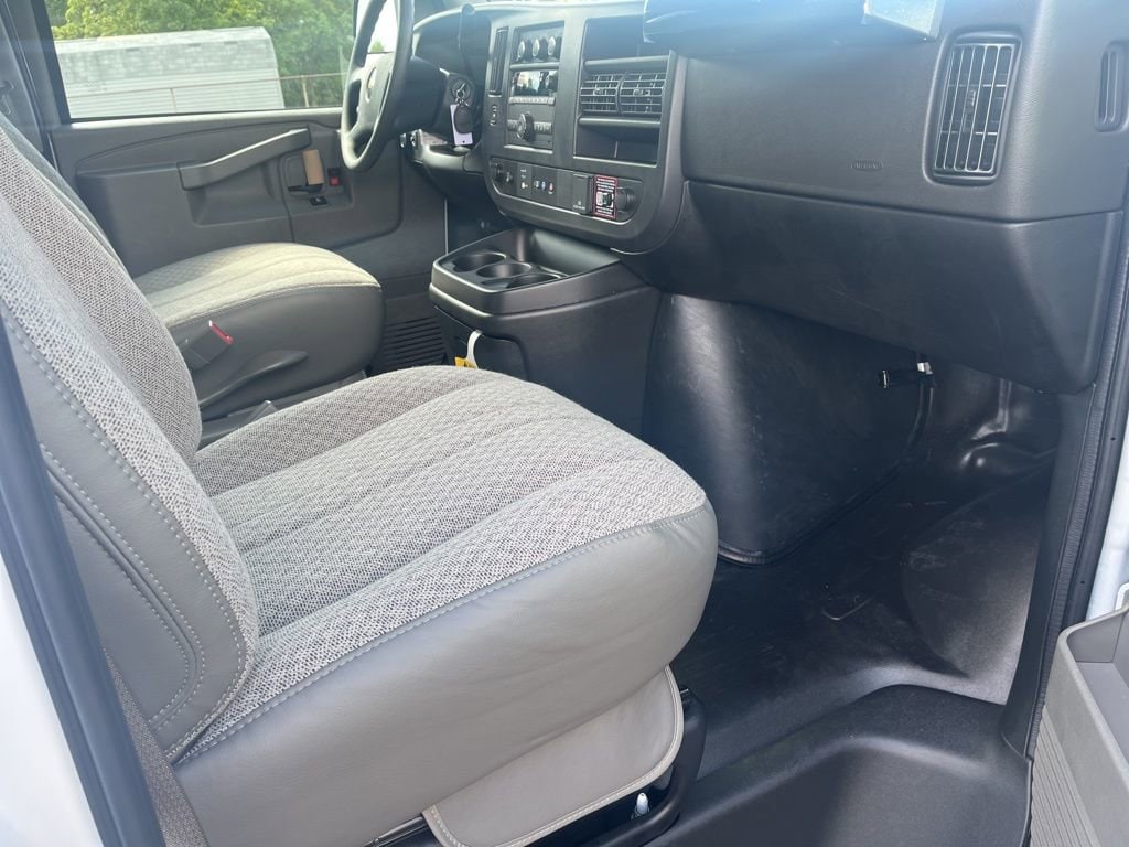 2025 Chevrolet Express Cargo Work Van - Photo 11