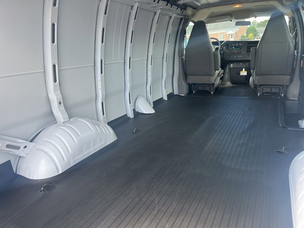 2025 Chevrolet Express Cargo Work Van - Photo 6