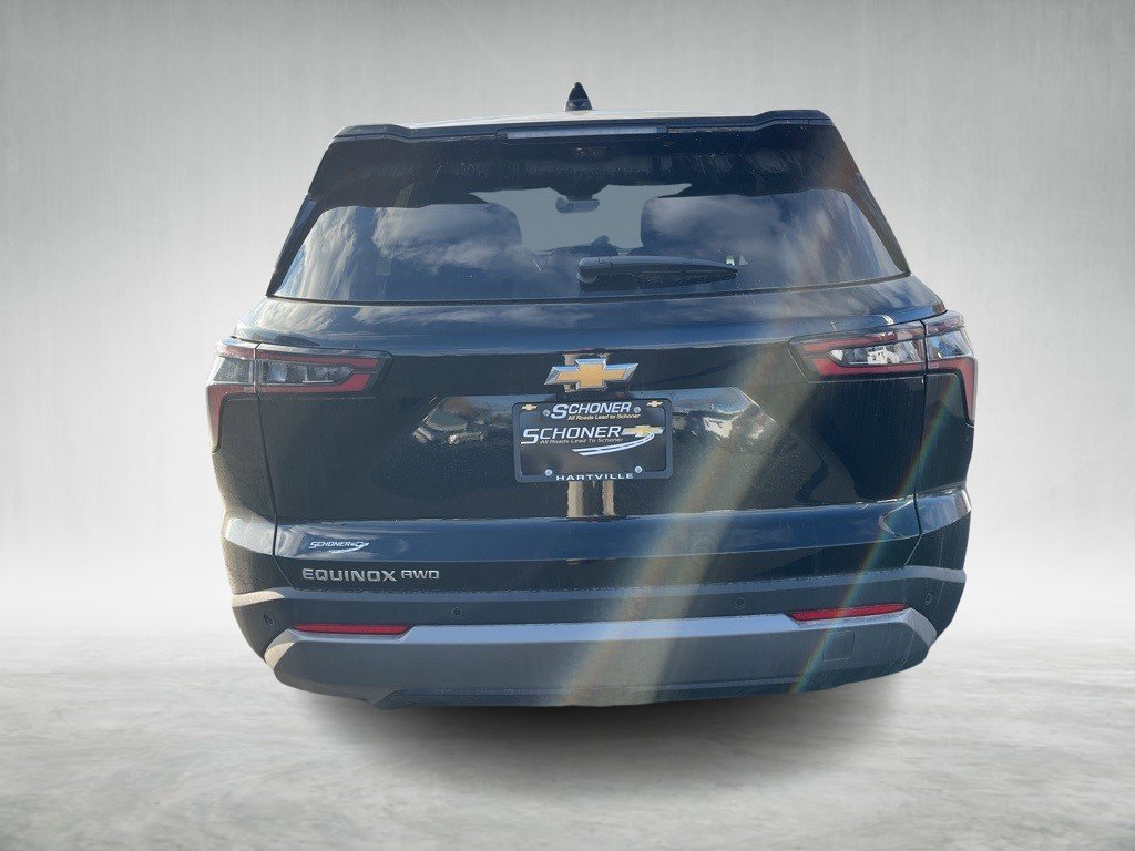 2025 Chevrolet Equinox LT photo 2